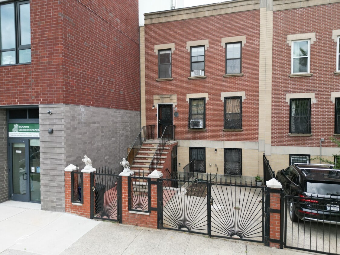 Photo - 16 Bancroft Pl (Brooklyn, NY)