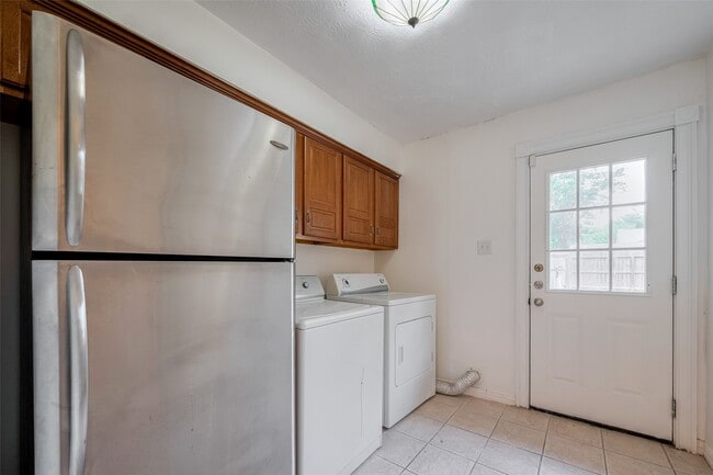 Building Photo - 11926 Osage Park Dr Rental