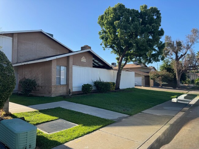 Building Photo - 4400 Tierra Verde St Unit A