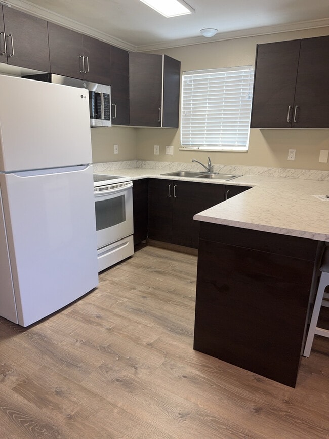 Building Photo - 591 N 200 E Unit #105