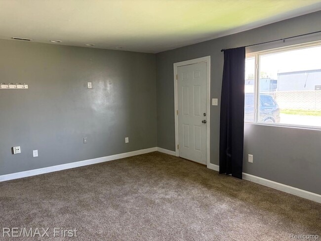 Photo - 1492 E Woodruff Ave