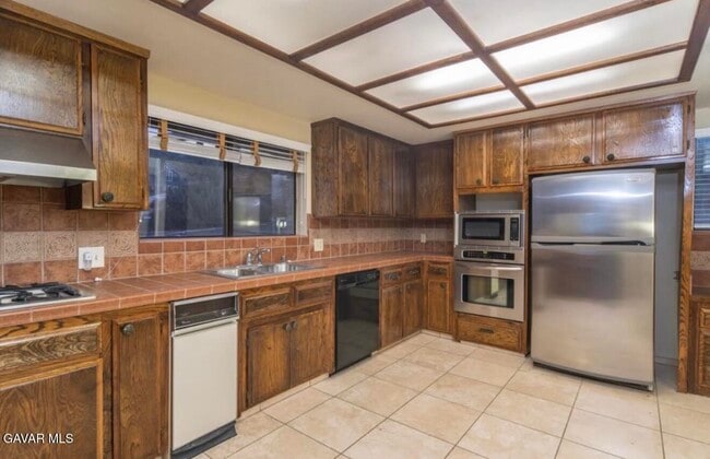 Photo - 1055 Lakeview Dr