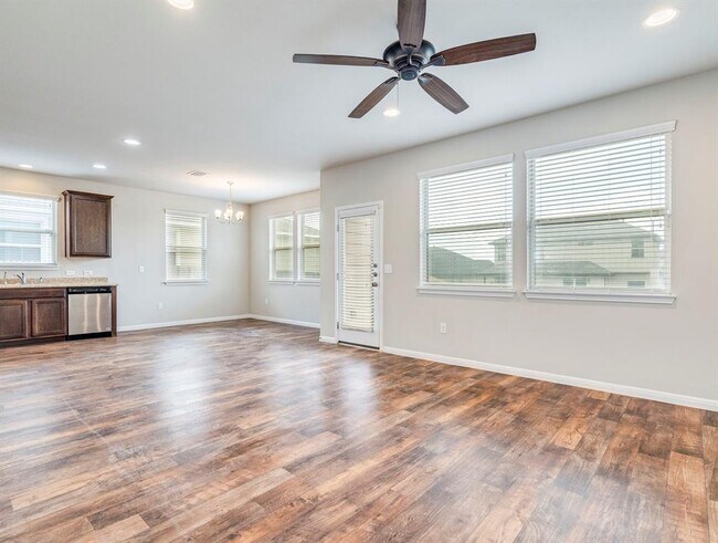 Photo - 398 Wapiti Rd