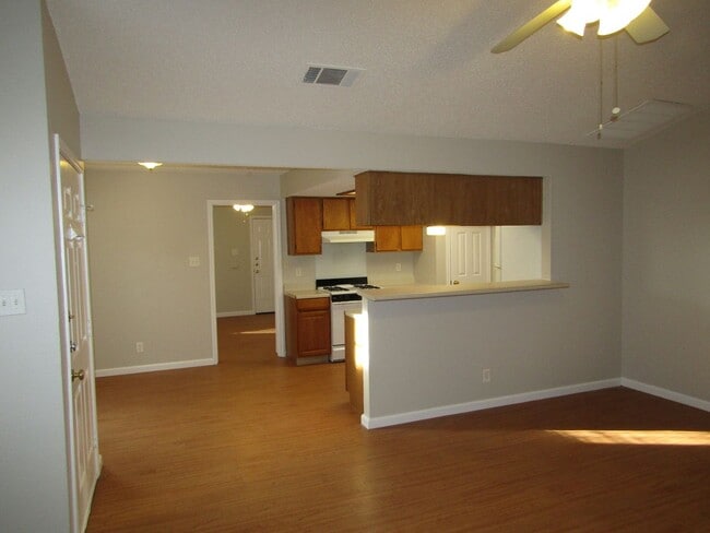 Photo - 9309 Kempler Dr Unidad B