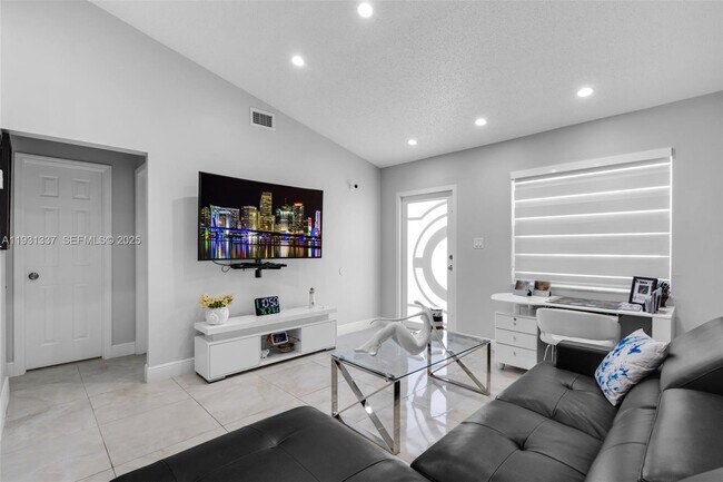 Photo - 2140 W 53rd St