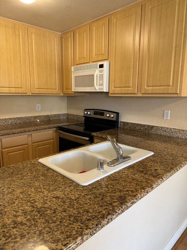 Building Photo - Near Parkway Plaza - 2 Bedrooms/2 Baths with Central Air Conditioning@ Sunterra Unit 219