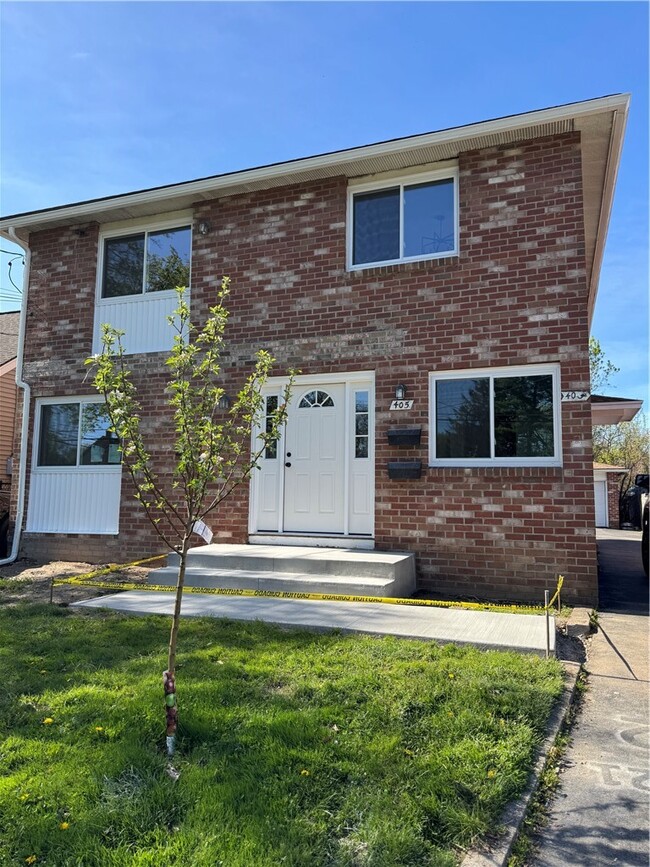 Building Photo - 405 Garfield Ave