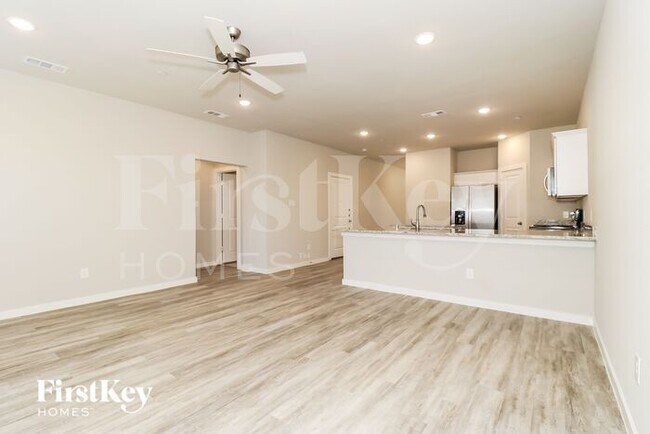 Photo - 606 Sophia Wy