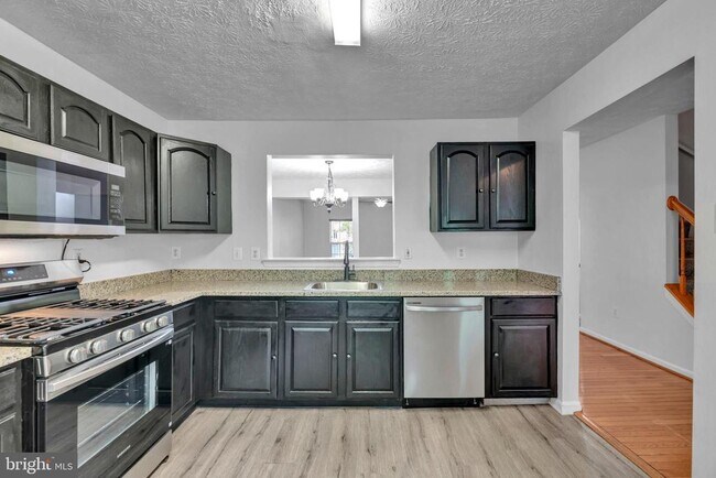 Photo - 2406 Lemontree Ln
