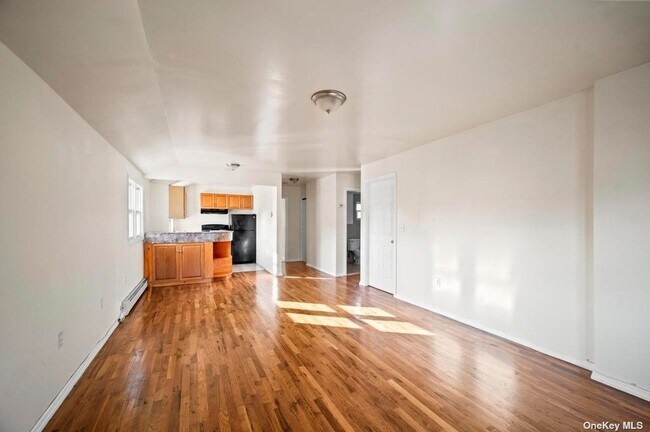 Photo - 141-08 256th St