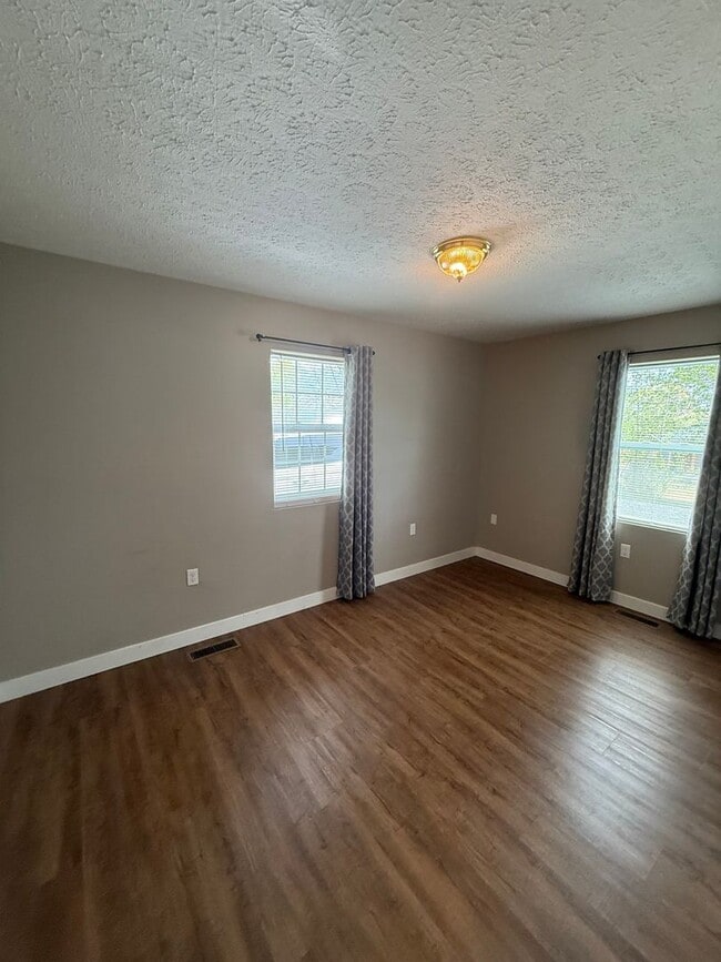 Photo - 264 Peterson Ave Unidad B