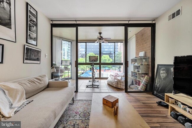 Photo - 1001 N Randolph St Unidad 212