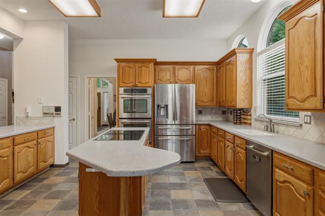 Photo - 7612 Oak Knoll Dr