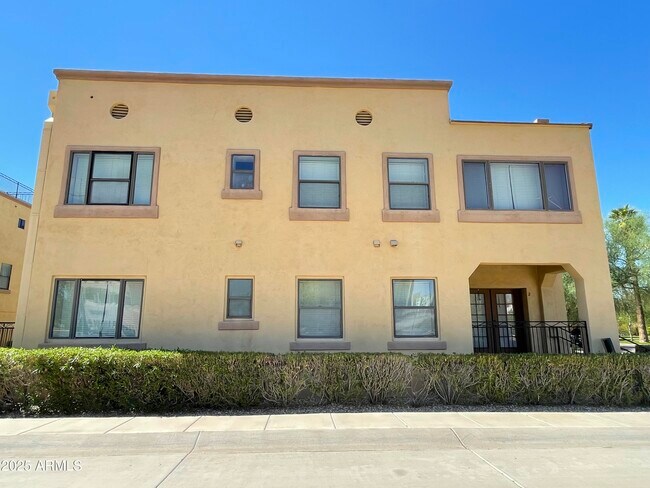 Building Photo - 545 E Willetta St