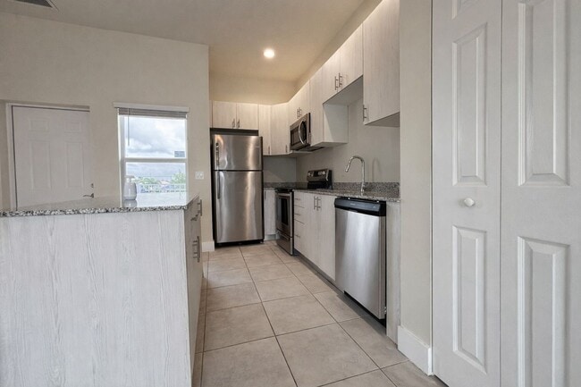 Photo - 3221-3409 SW 8th Pl Unidad 3303-  201