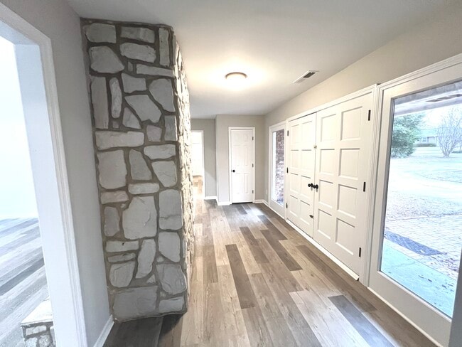 Photo - 2401 Clematis Trl