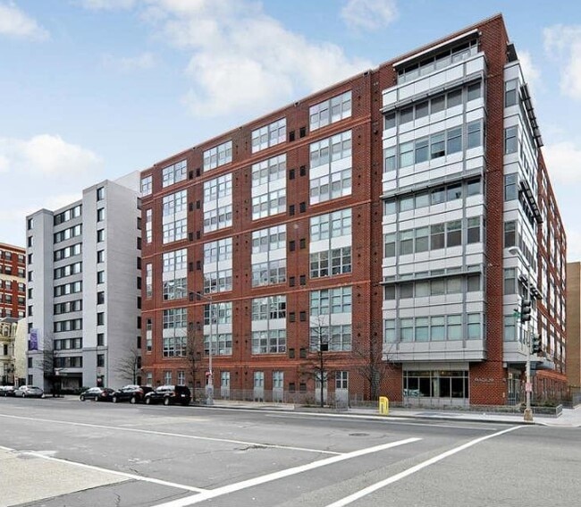 Building Photo - 1300 N St NW