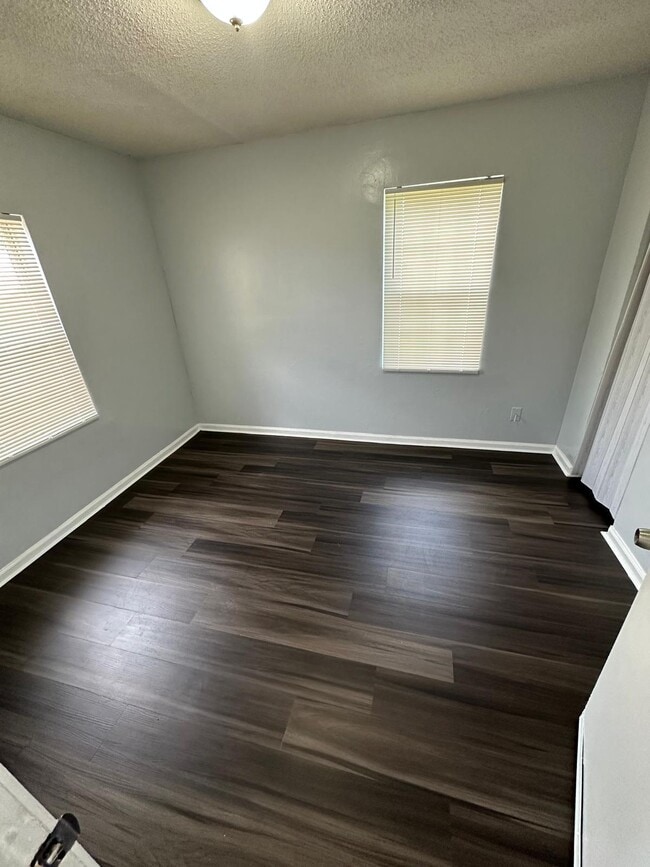 Photo - 1528 Mount Herman St