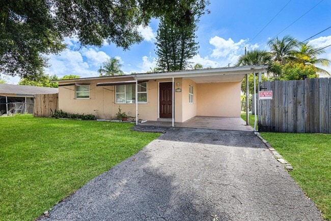 Building Photo - 6111 NW 43rd Ave Rental