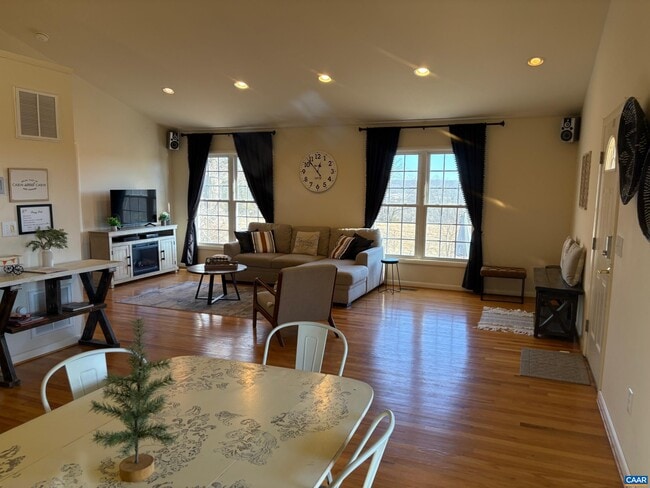 Photo - 5305 Hoover Rd