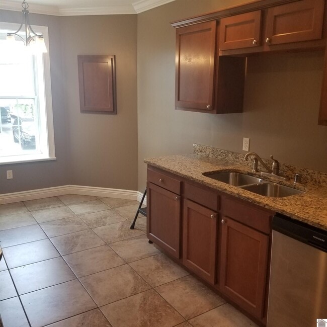 Photo - 301 Maple St