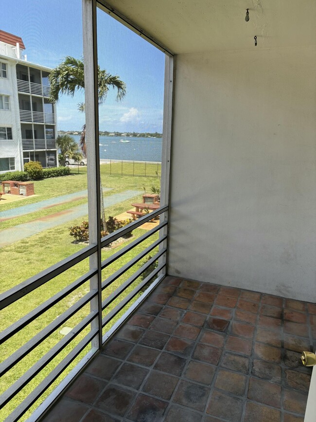 Building Photo - 4500 N Flagler Dr Unit C9