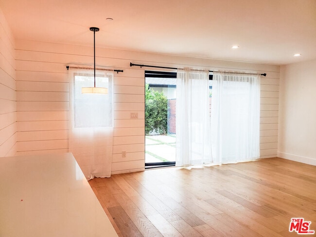 Photo - 11221 Hannum Ave