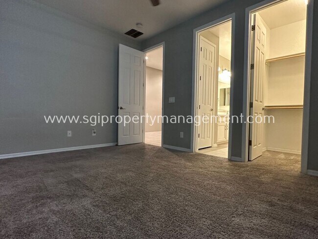 Photo - 4 BEDROOM MULTI-GEN SURPRISE HOME!