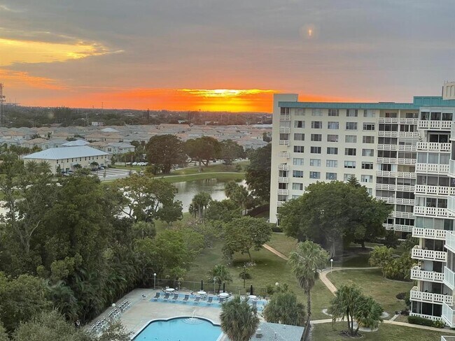 Photo - 4200 Hillcrest Dr Unit 1015