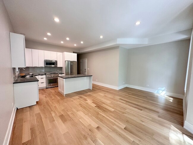 Photo - 930 N Wolcott Ave Unit 2