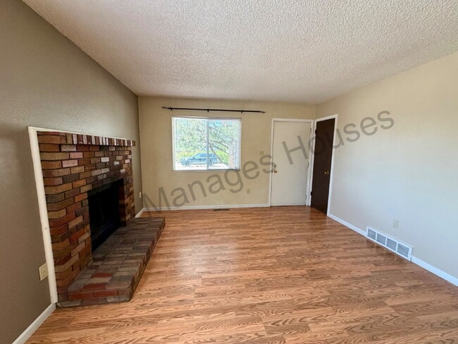 Photo - One Bedroom - Awesome Location!