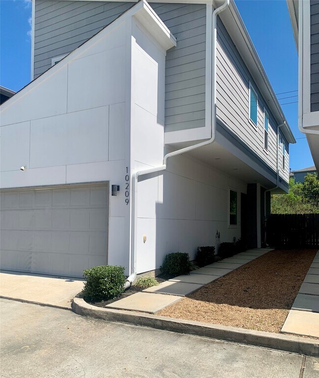 Photo - 10209 Las Nubes Ave