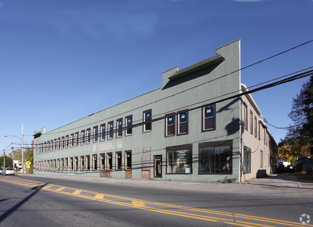 Photo - 264 Main St