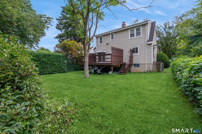 32 Hollow Wood Ln