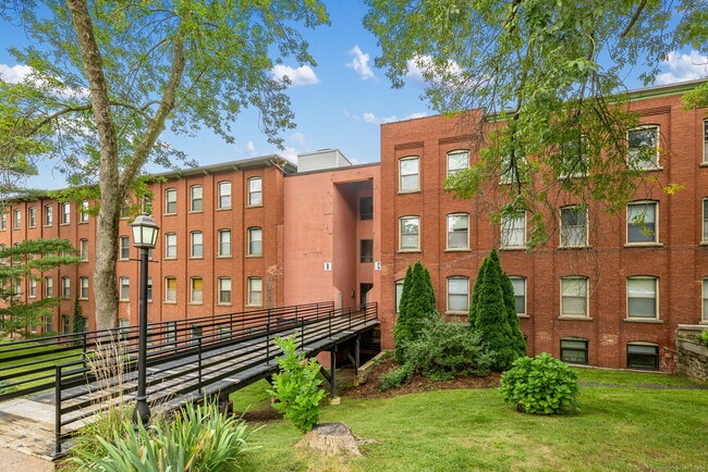 Building Photo - 222 Williams St E Unit APT 322