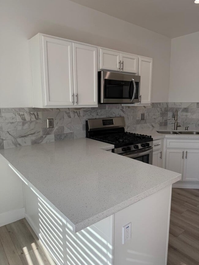 Building Photo - 2301 N 27th St Unit APT #3