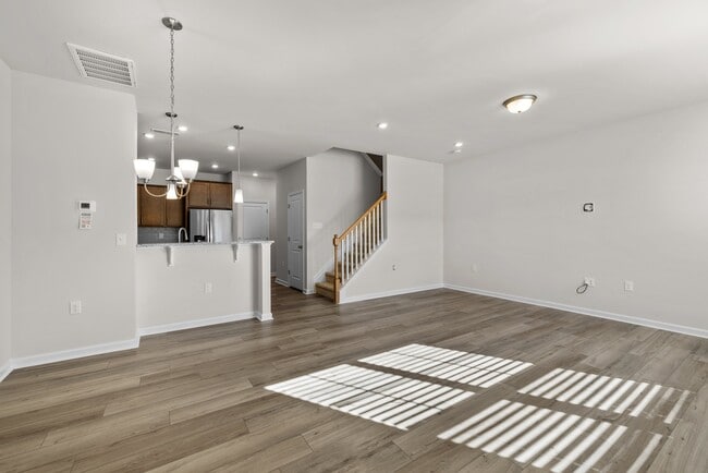 Photo - 5615 Edessa Ave