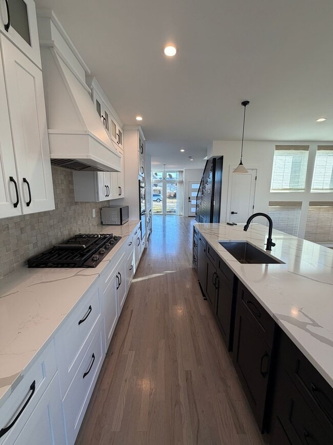 Photo - Gorgeous Sunnyside 4 bedroom home with rooftop patio