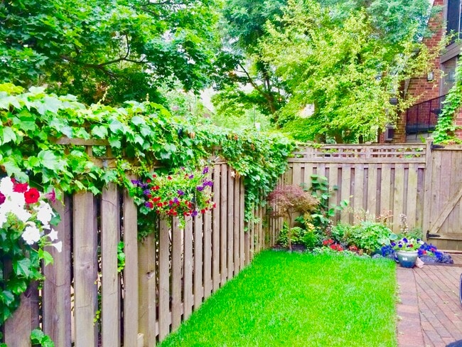 Photo - 2014 N Larrabee St