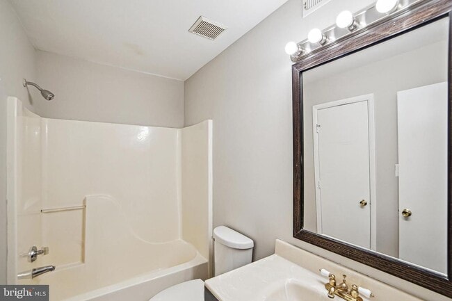 Photo - 19 Harbor Tree Ct