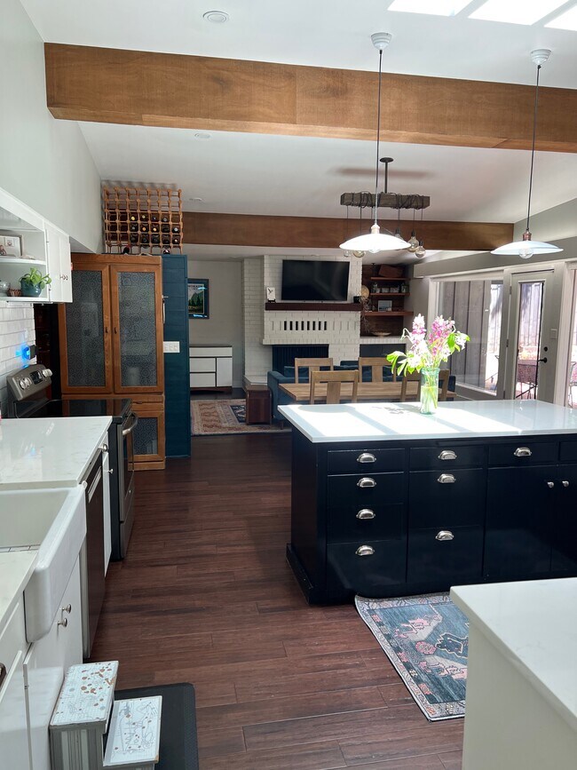 Photo - 2041 Adams St