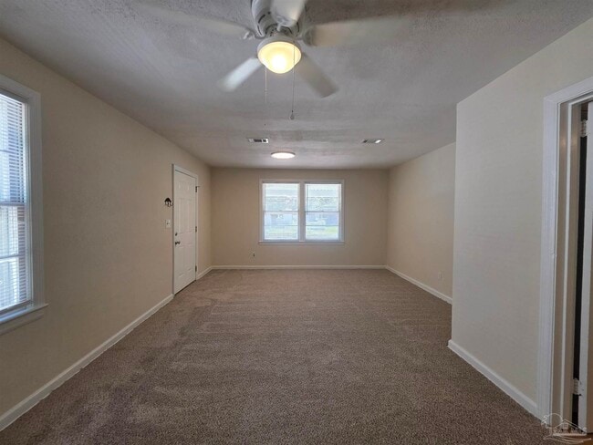 Photo - 35 Kennington Dr