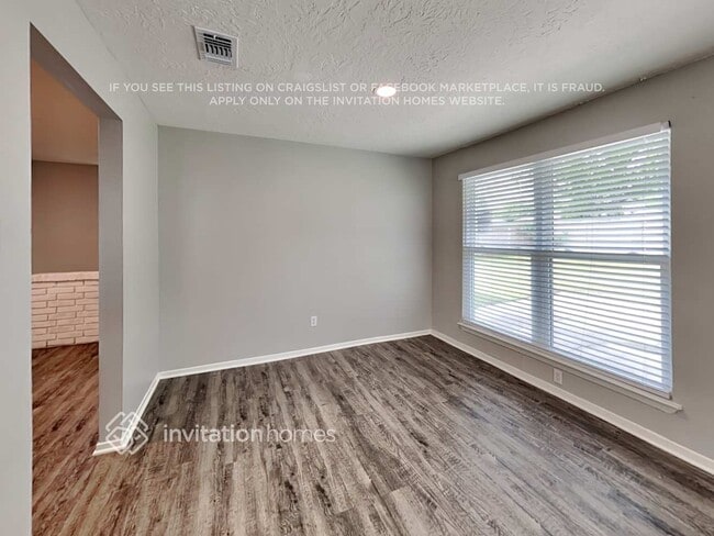 Photo - 209 Greenshire Dr