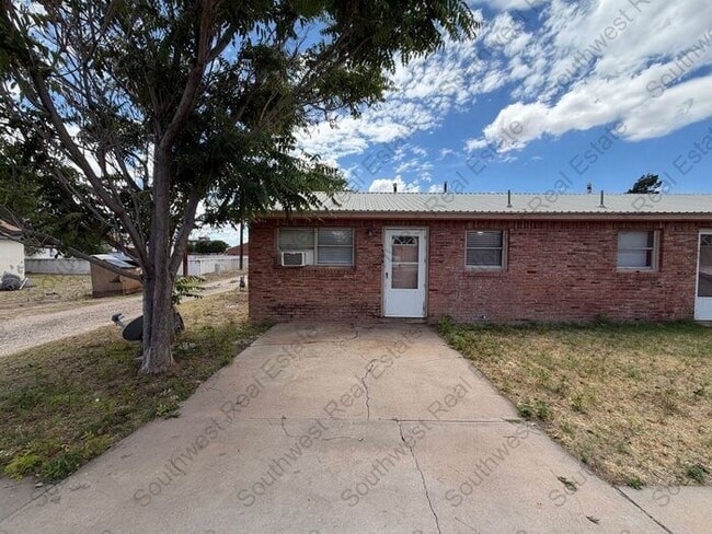 Building Photo - Charming 1 bed 1 bath duplex