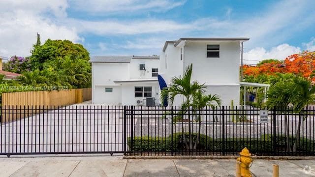 Building Photo - 590 SW 23rd Ave Rental