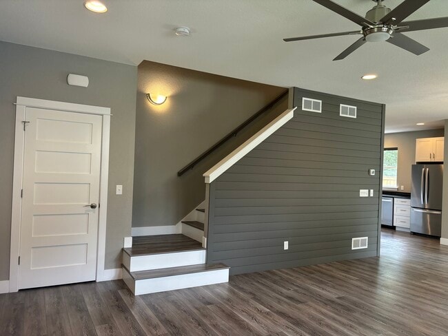 Photo - 309 Femrite Dr