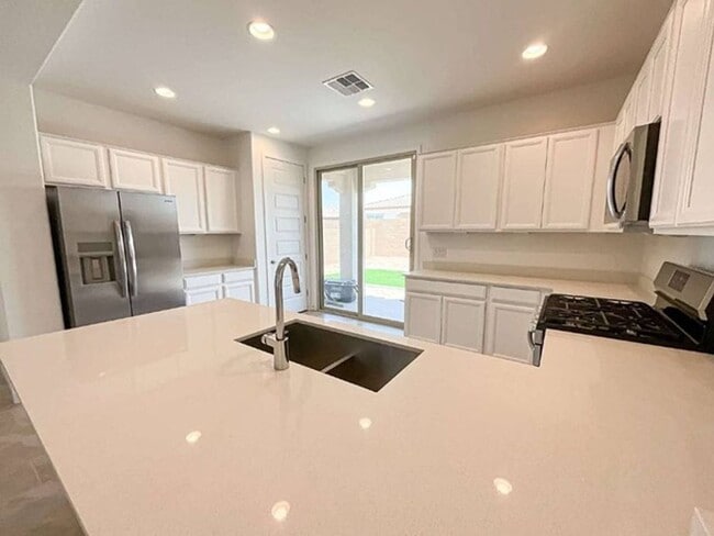 Photo - 3 Bedroom, 2 Bath Available NOW!