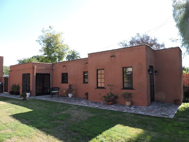 Brick patio open to shared yard - 3751 Olive Ave Unit B