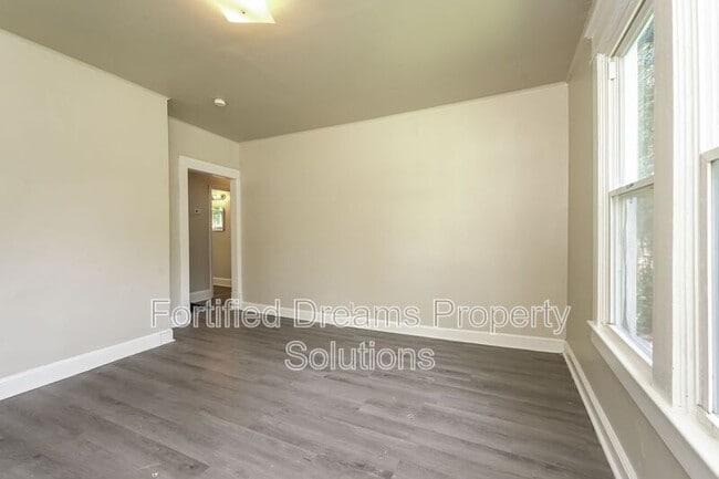 Photo - 518 W 20th St