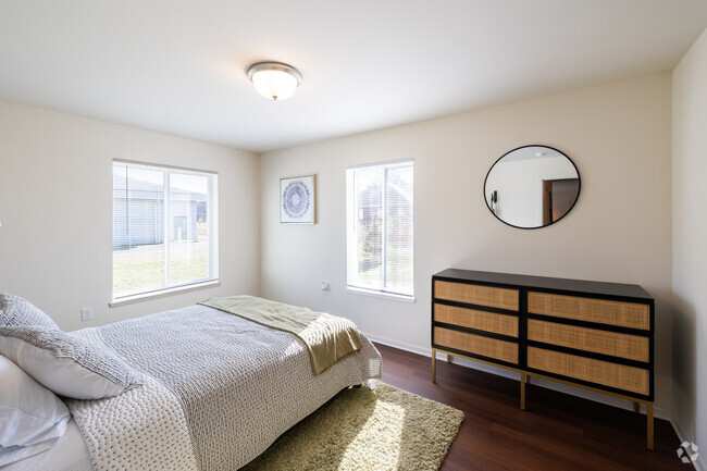 2BD, 2BA - 960SF - Master Bedroom A